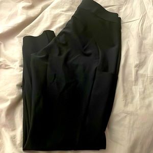 Athleta stellar trouser size 6 black. Fits slightly cropped (I’m 5’5”)like new